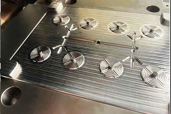 comprare Progettazione di stampi medici trasparenti e bianchi 3D/2D per i sistemi Moldmaster Hot Runner online manufacture