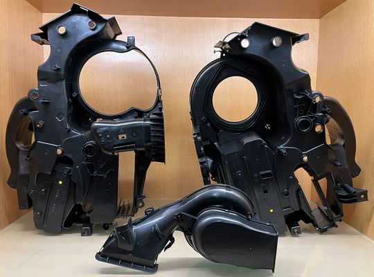 Un buon prezzo. Soluzioni per stampi di precisione per rivestimenti interni ed esterni di automobili in linea